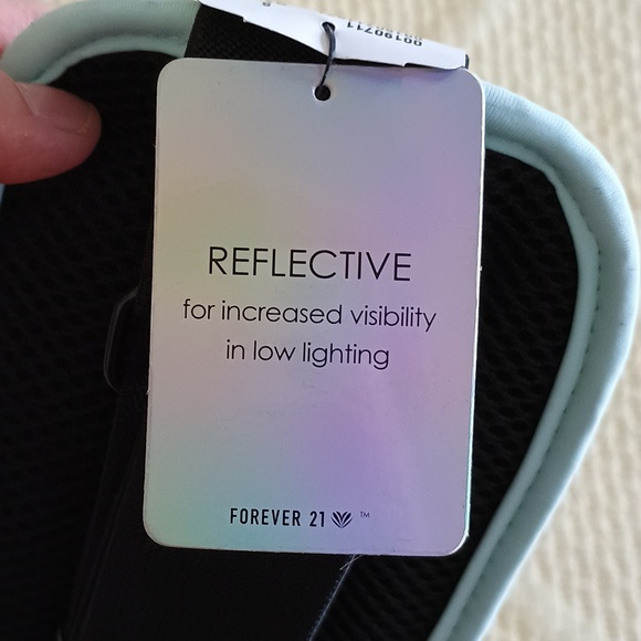 🆕 Forever21 Slim Fanny Pack - Picture 8 of 8